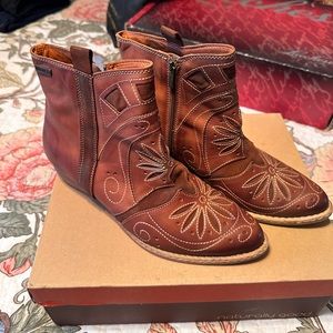 Pikolinos boots